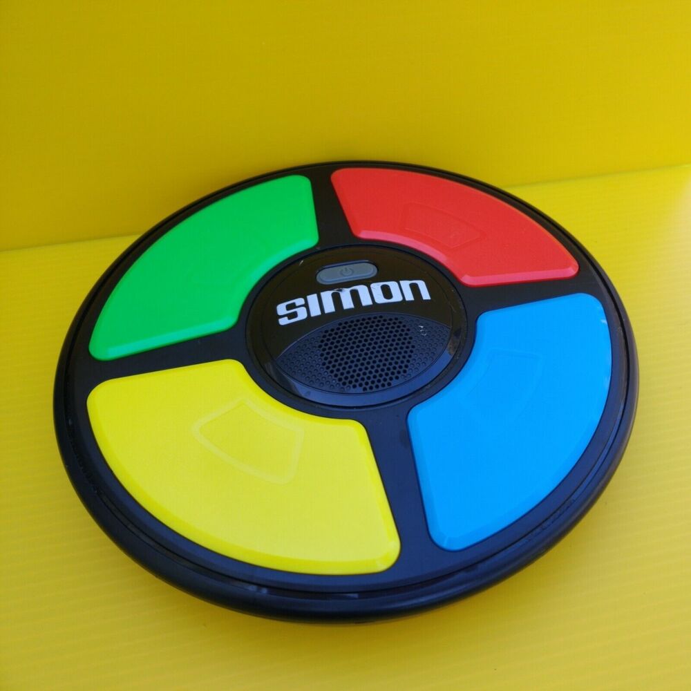 Simon Says Electronic Game Hasbro 2015 Classic Toy Memory Game WORKS GREAT